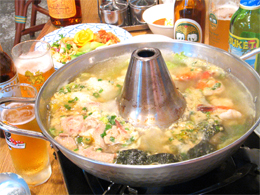 タイの焼酎と食べ物のことなら−タイスキ
(タイ式鍋料理・すき焼きというよりしゃぶしゃぶ) 